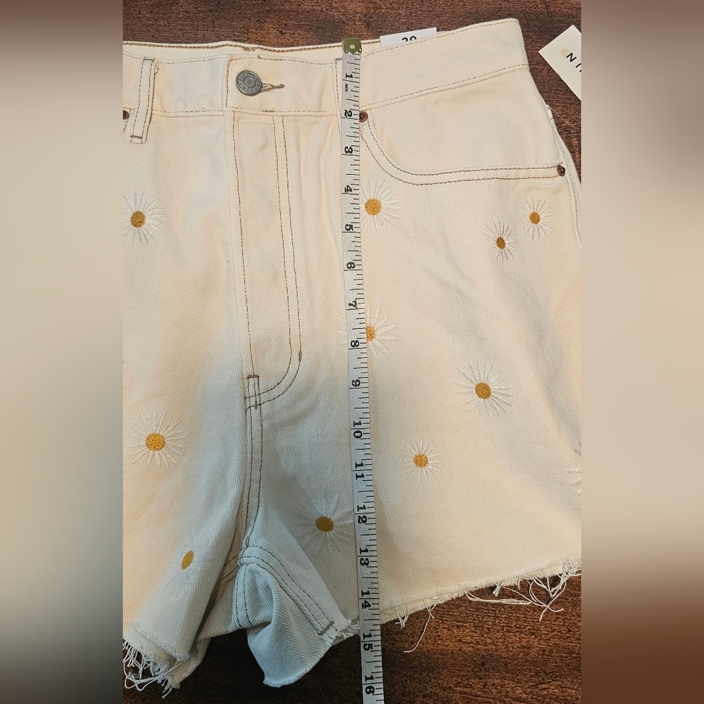 PacSun Daisy Embroidered Ultra High Waisted Vintage Denim ShortsSize 29 NWT - Picture 13 of 16